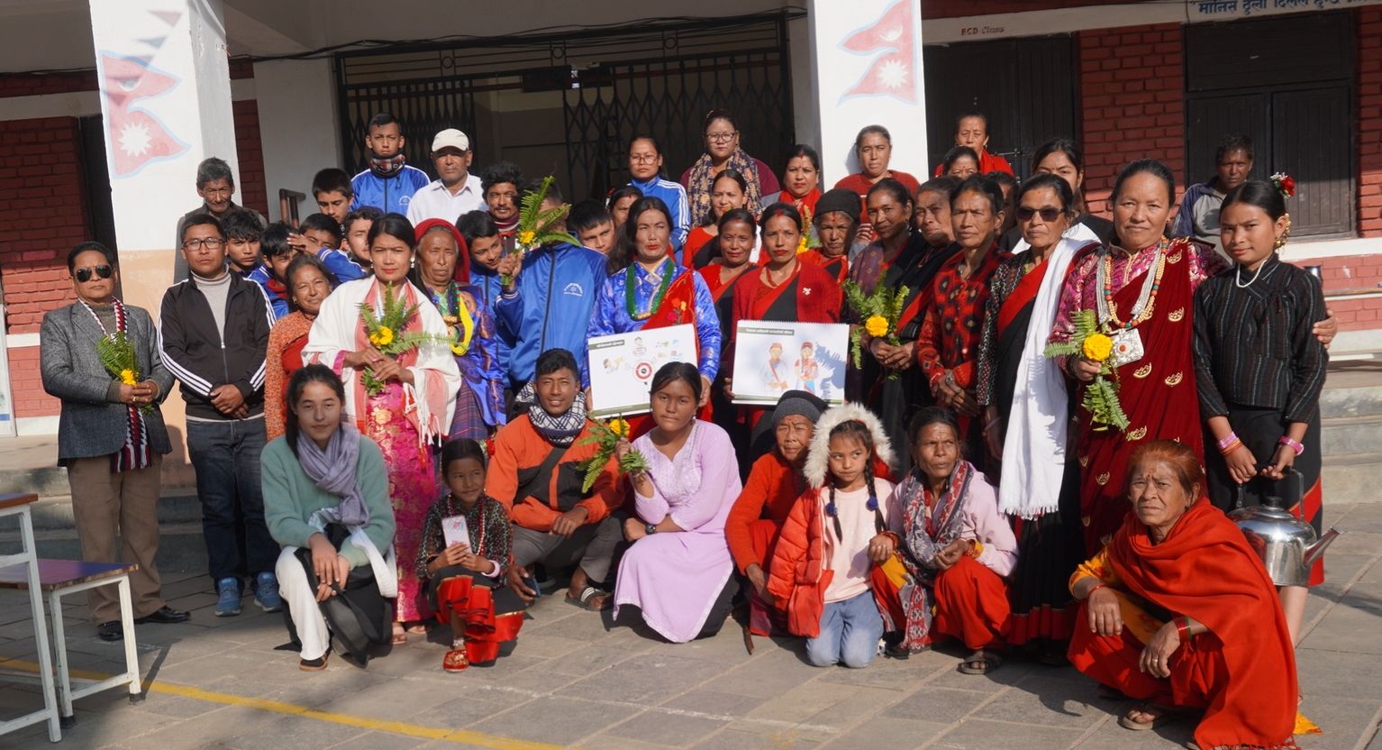  फिल्पचार्टद्धारा आदीवासी महिलाको भेषभुषामा जलवायु परिवर्तन वारे  जनचेतनामुलक कार्यक्रम